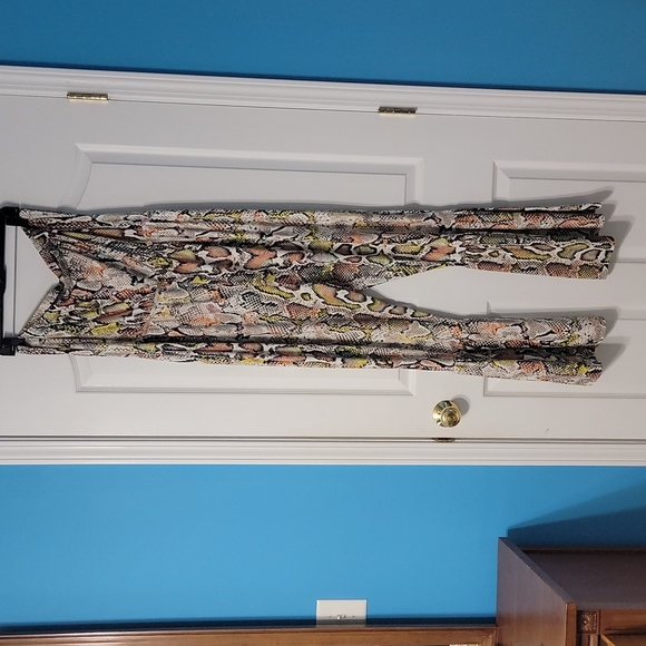 Jumpsuit - Snakeskin print - Picture 8 of 9